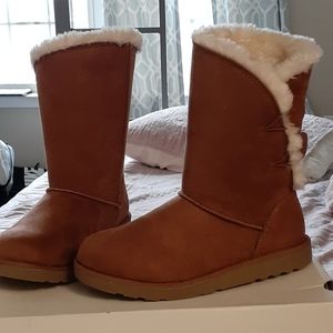 SO (BRAND NEW) Winter Fuzzy Boots